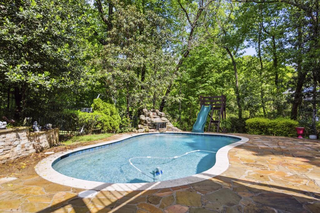 33 Habersham Cove Drive NW