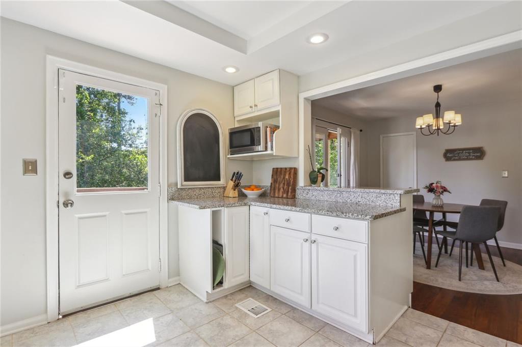 1073 Vista Trail NE