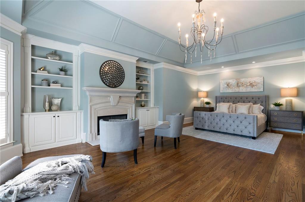 555 Glenmanor Court