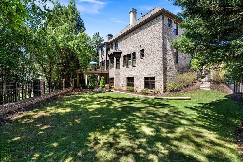 555 Glenmanor Court