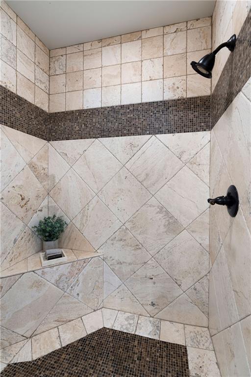 555 Glenmanor Court