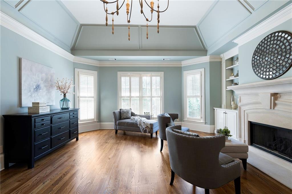 555 Glenmanor Court