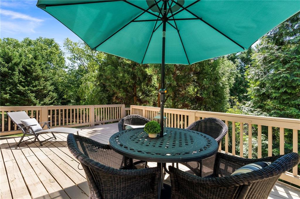 555 Glenmanor Court