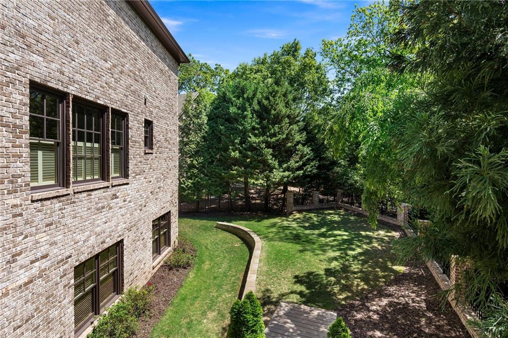 555 Glenmanor Court