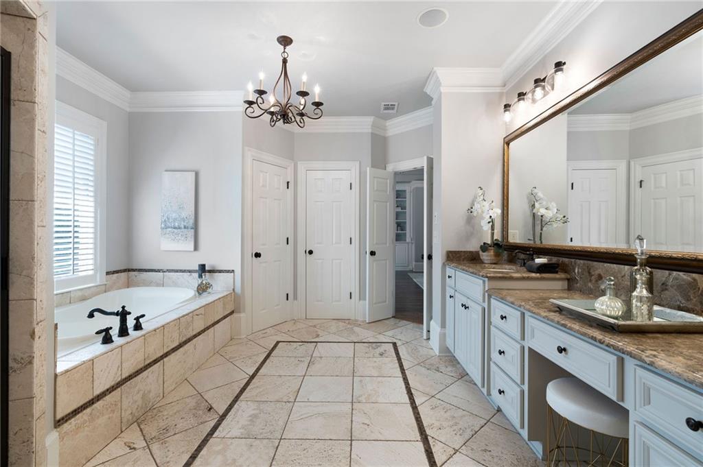 555 Glenmanor Court