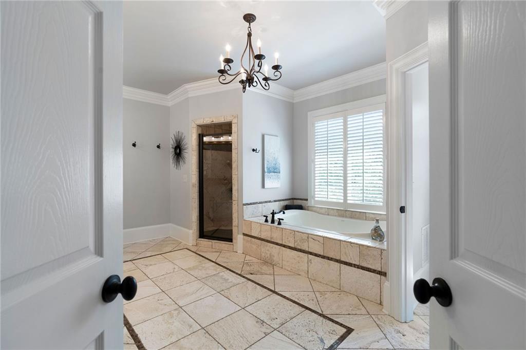 555 Glenmanor Court
