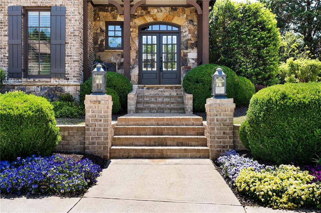 555 Glenmanor Court