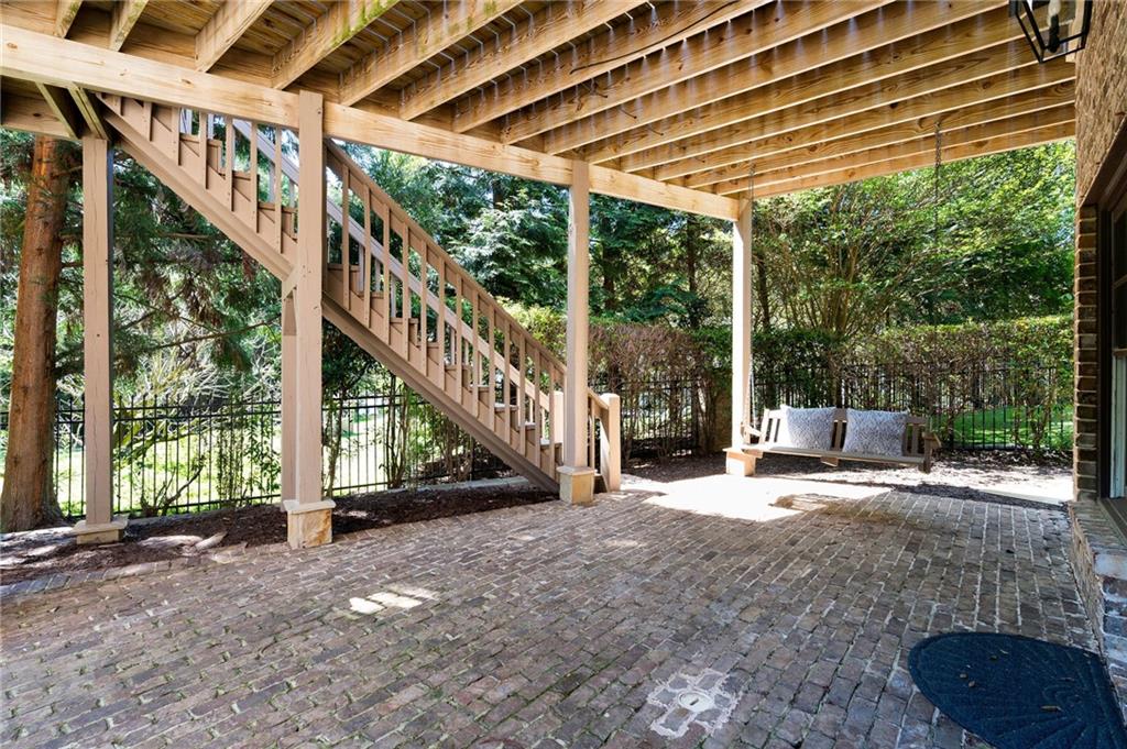 555 Glenmanor Court