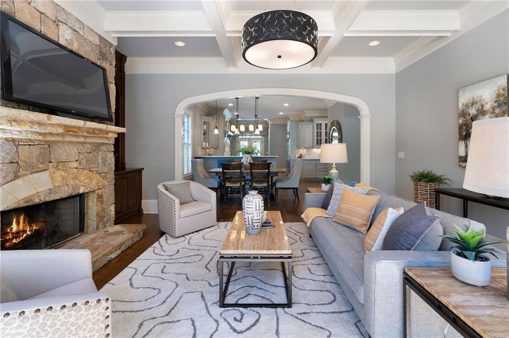 555 Glenmanor Court
