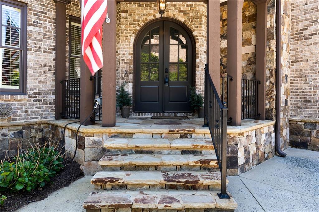 555 Glenmanor Court