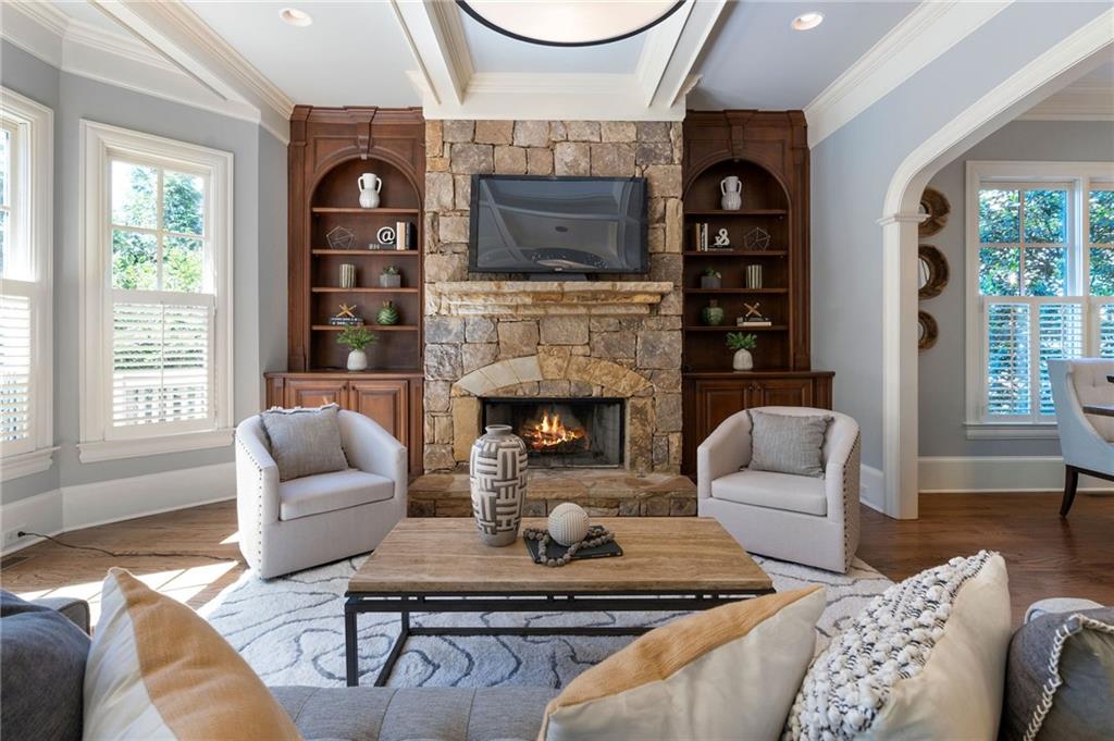 555 Glenmanor Court