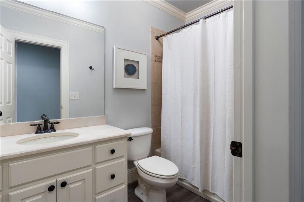 555 Glenmanor Court