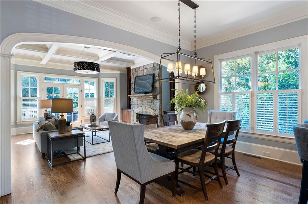 555 Glenmanor Court