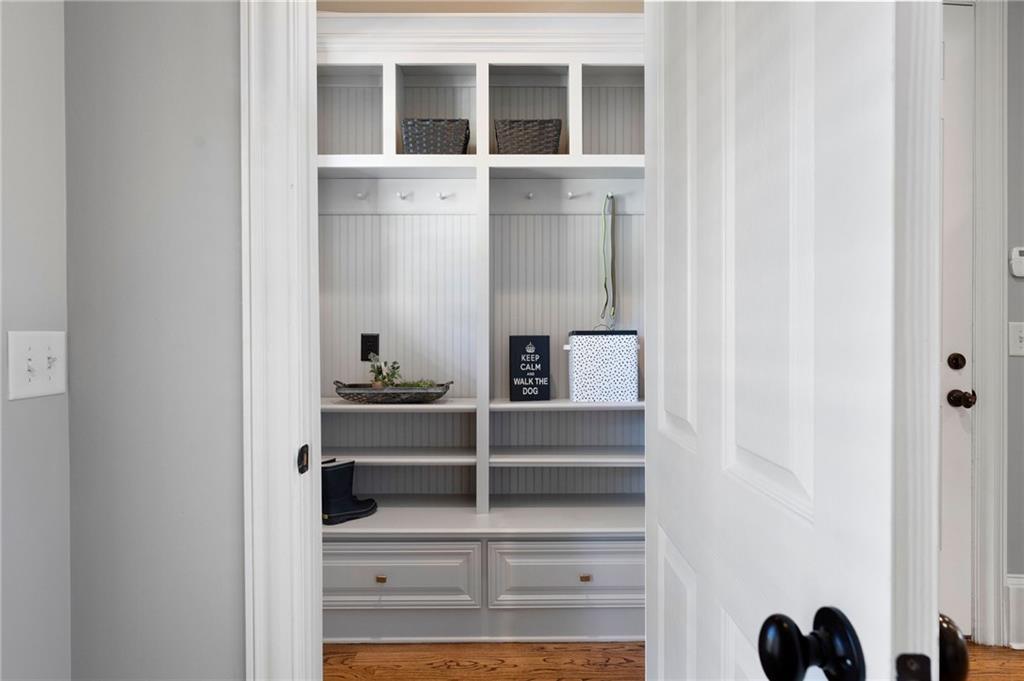 555 Glenmanor Court