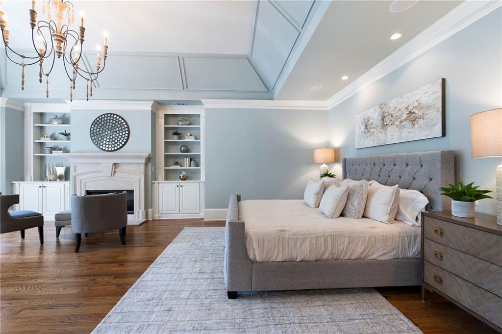 555 Glenmanor Court