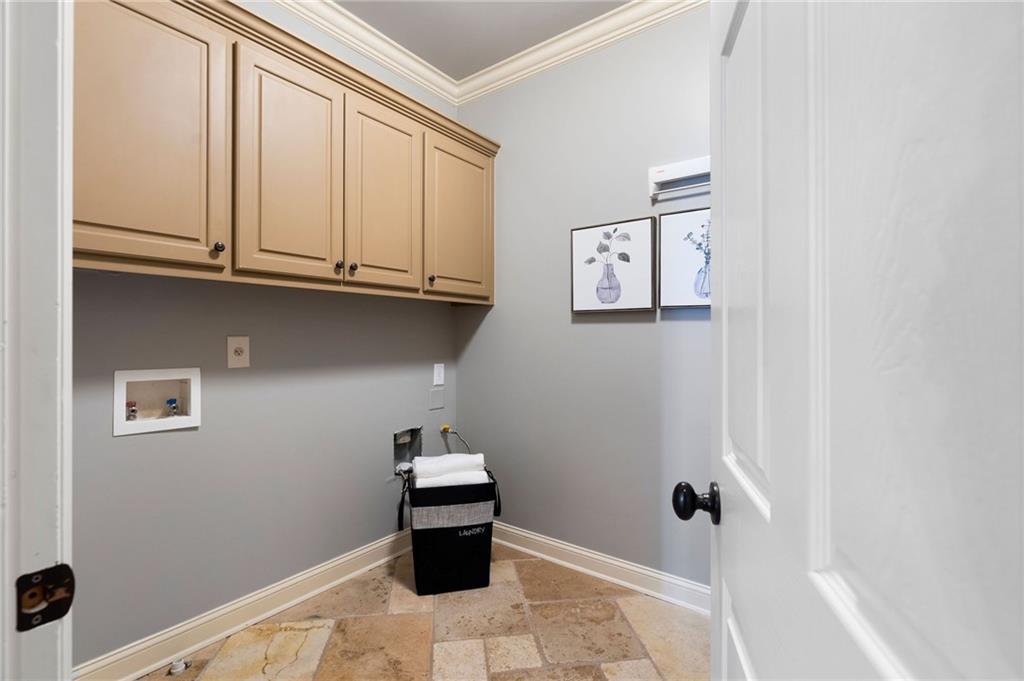 555 Glenmanor Court