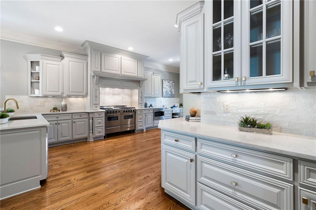 555 Glenmanor Court