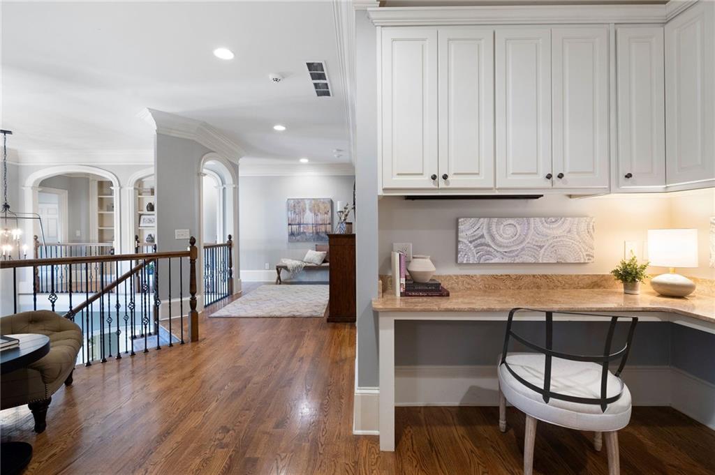 555 Glenmanor Court