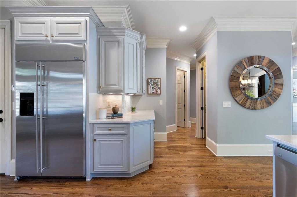 555 Glenmanor Court