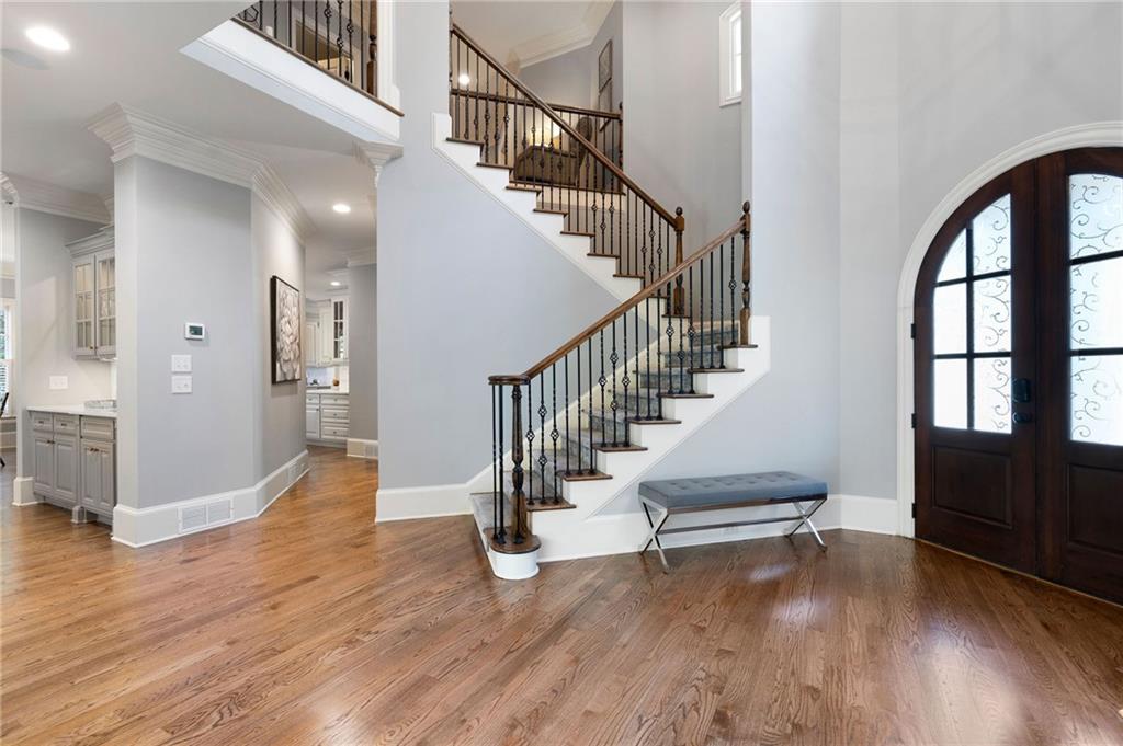555 Glenmanor Court