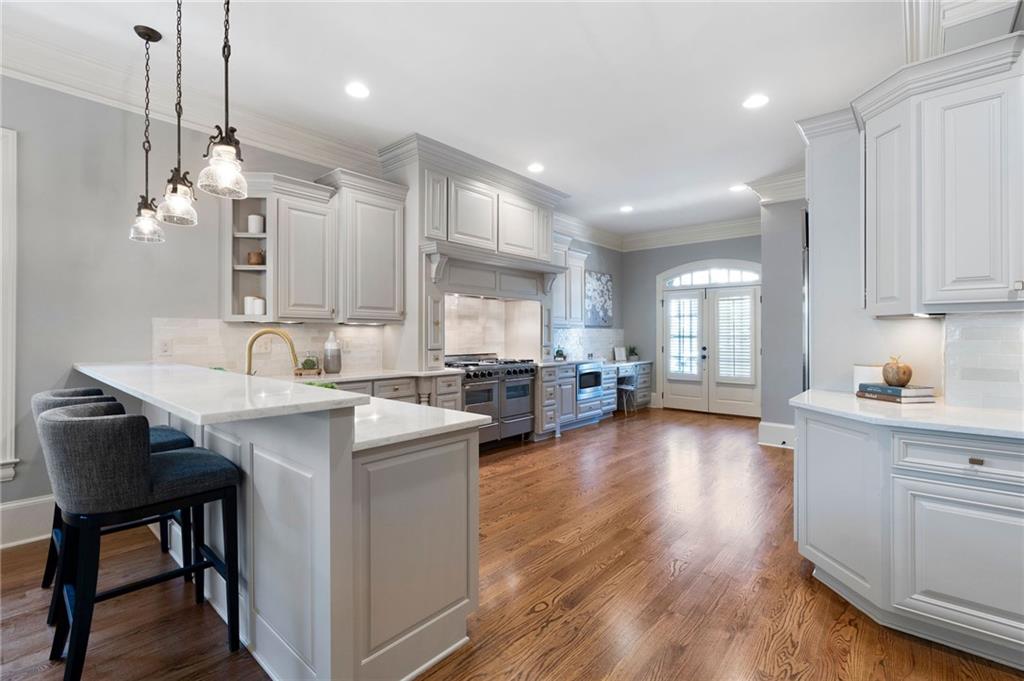 555 Glenmanor Court