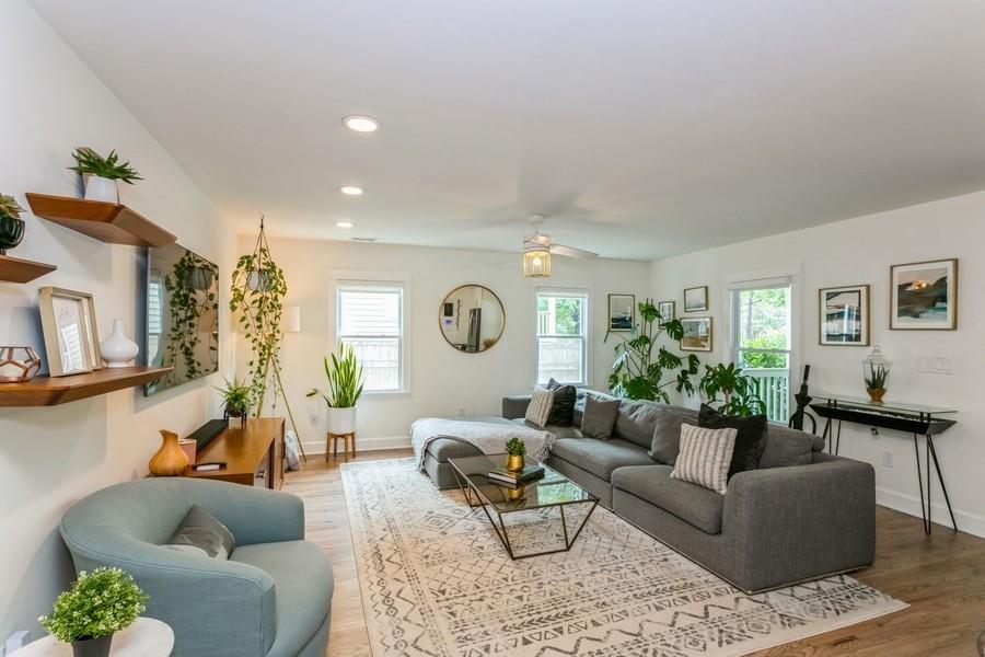 79 HOWELL Street NE