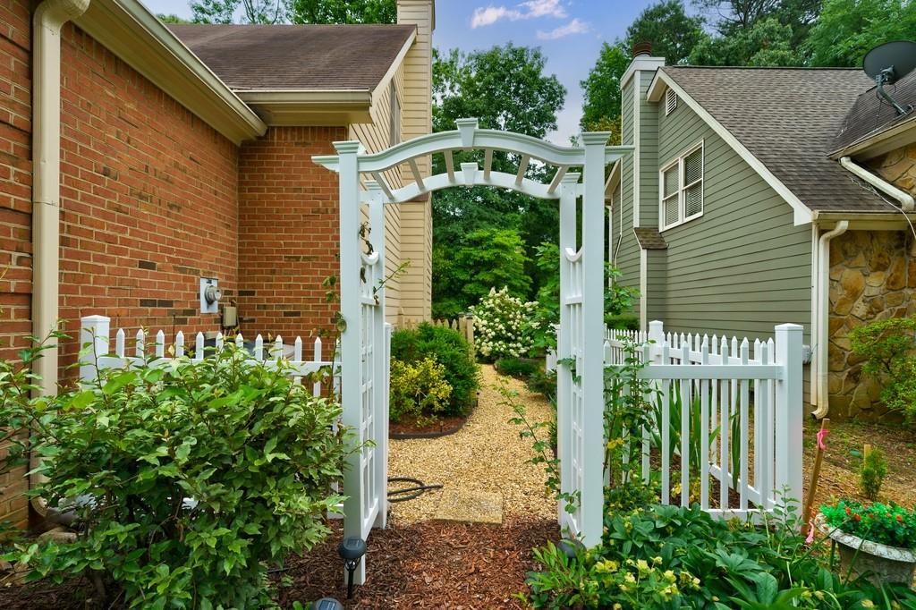 1055 Della Street SE