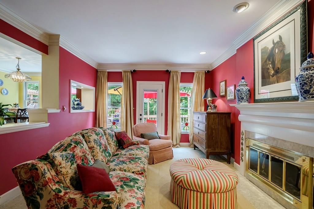 1055 Della Street SE