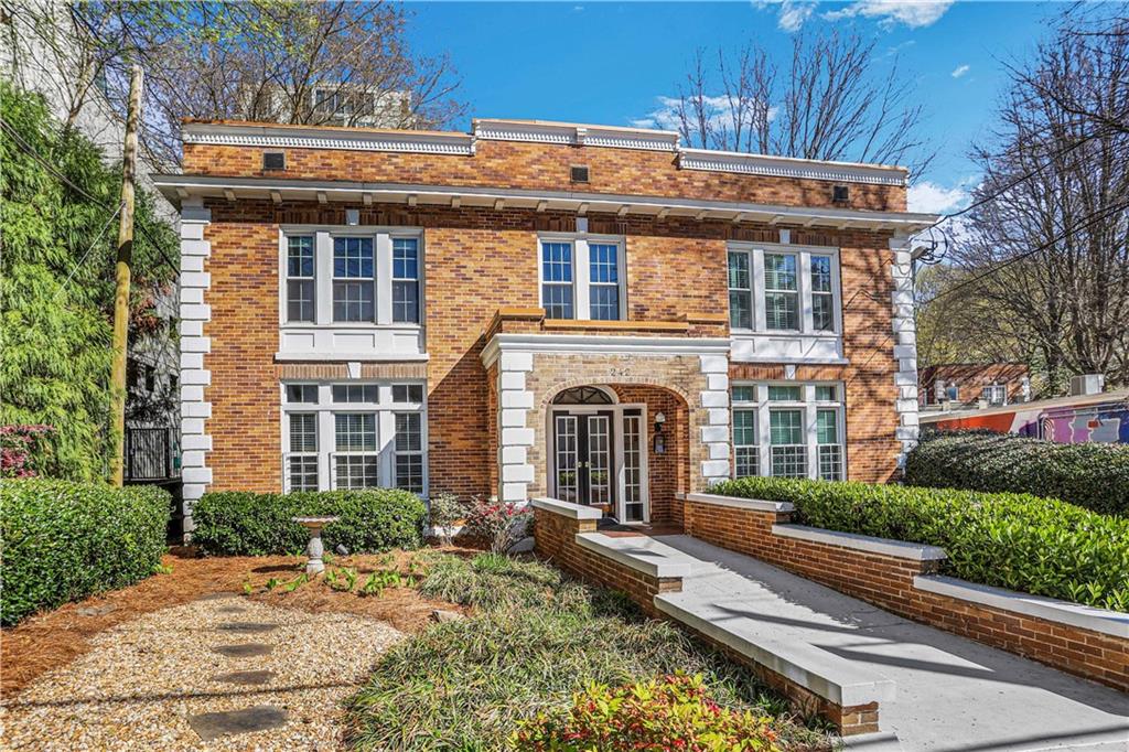 242 12th Street NE Unit 16