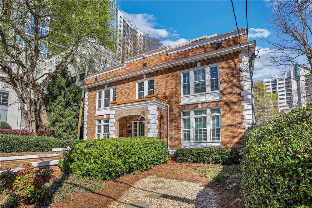 242 12th Street NE Unit 16