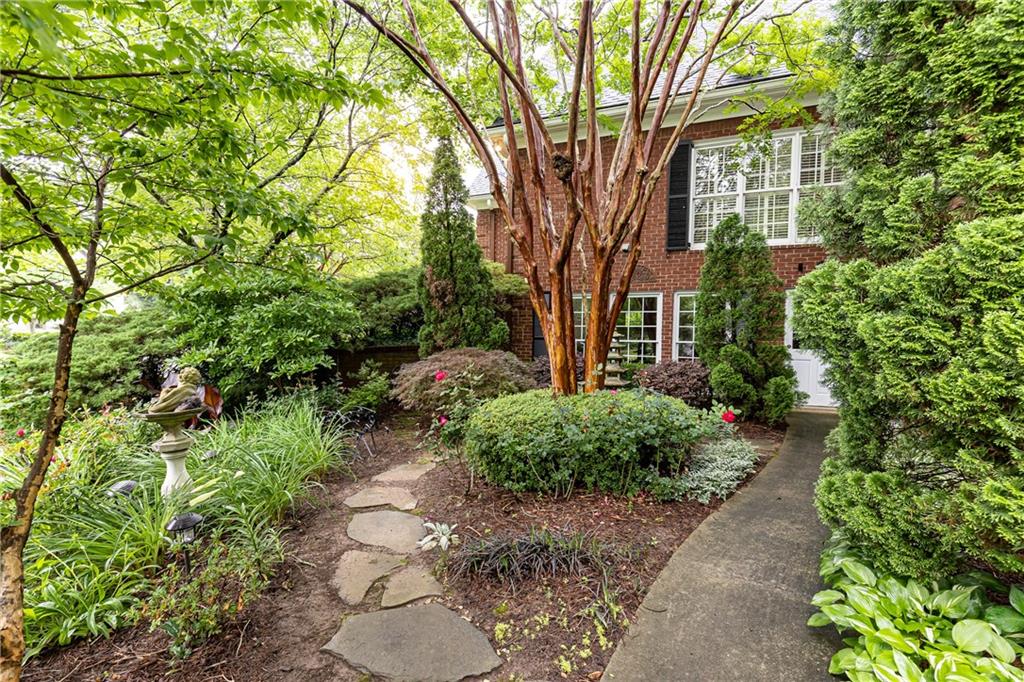 11 W Park Court NW