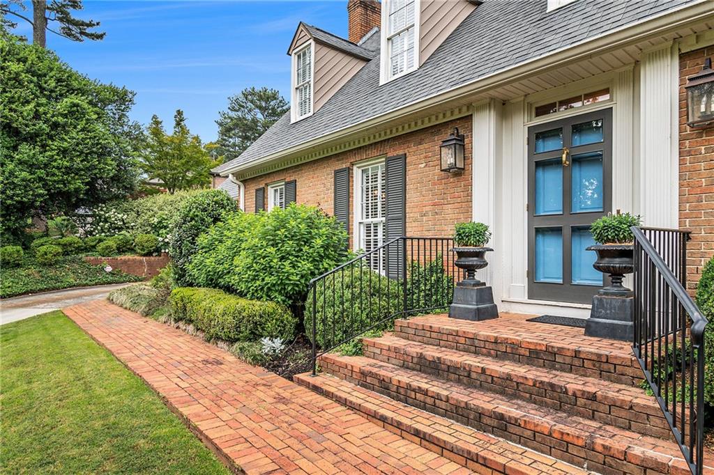 1612 Rainier Falls Drive NE