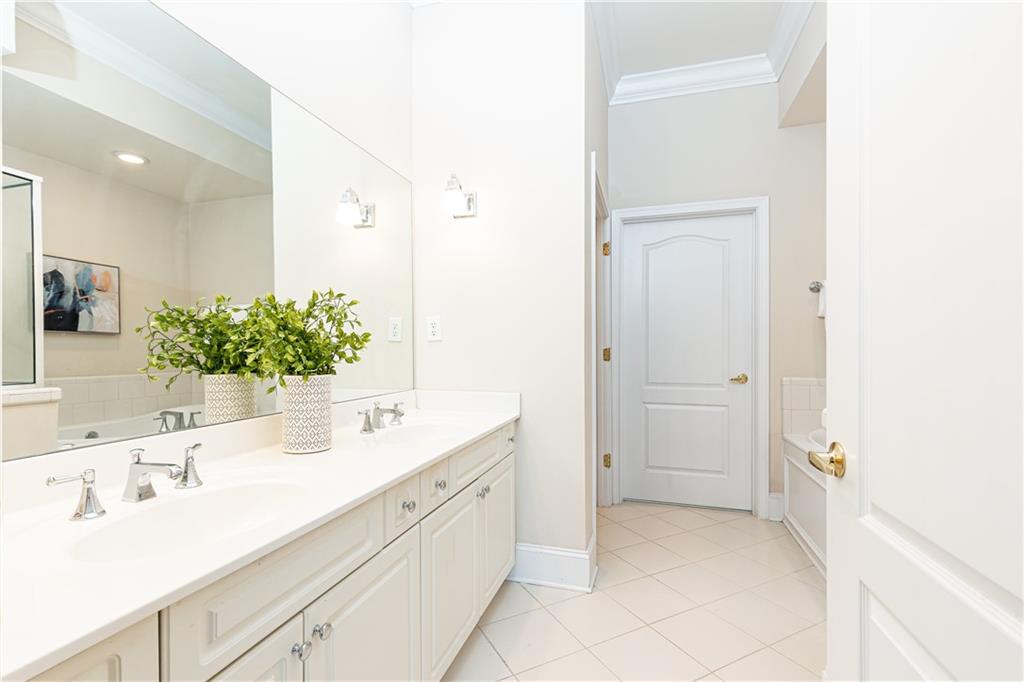 417 Clairemont Avenue Unit 209