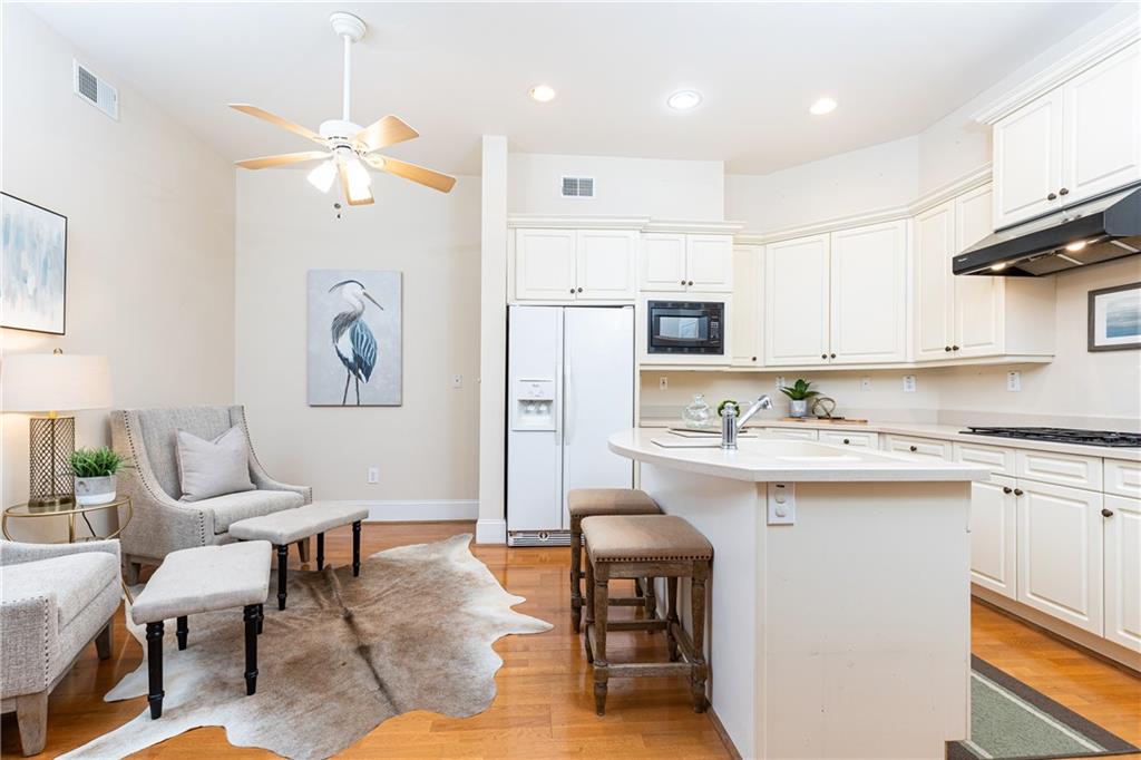417 Clairemont Avenue Unit 209