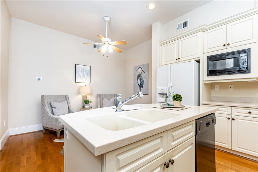 417 Clairemont Avenue Unit 209