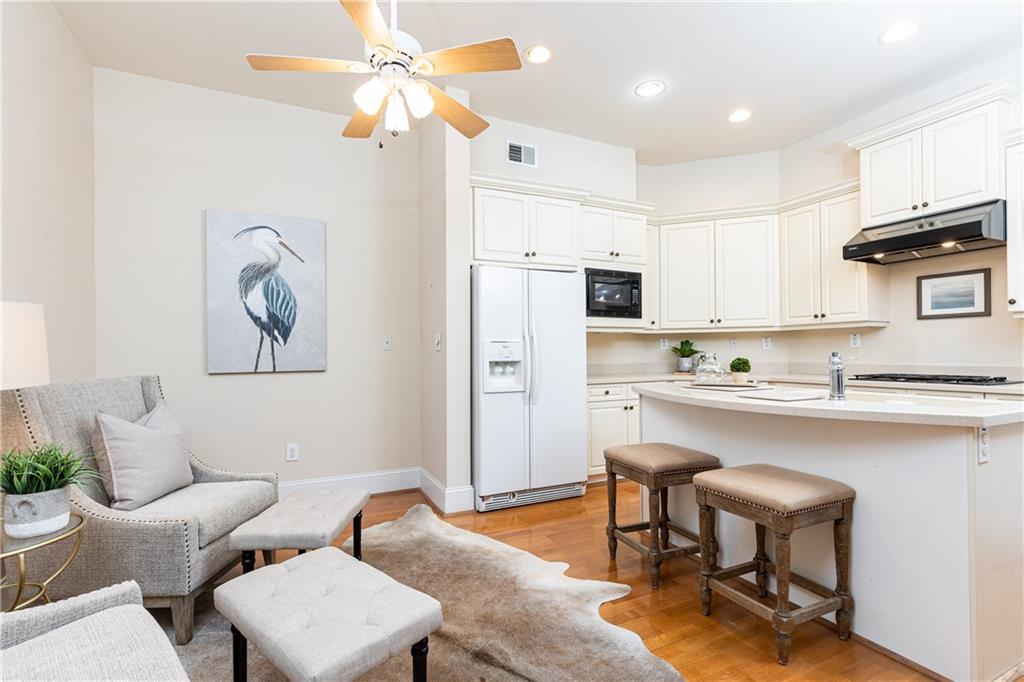 417 Clairemont Avenue Unit 209