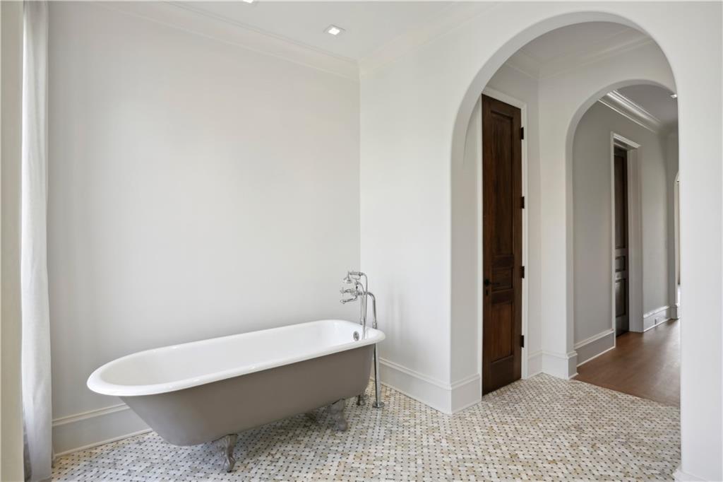 2288 Peachtree Road NW Unit 16