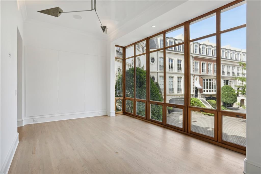 2288 Peachtree Road NW Unit 16
