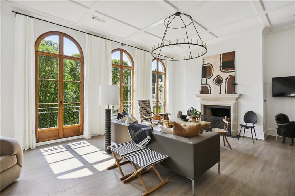 2288 Peachtree Road NW Unit 16