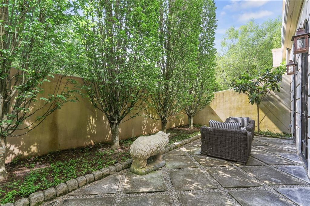 2288 Peachtree Road NW Unit 16