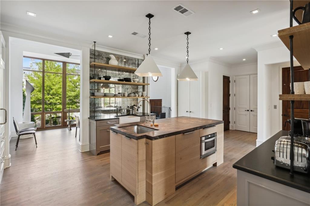 2288 Peachtree Road NW Unit 16
