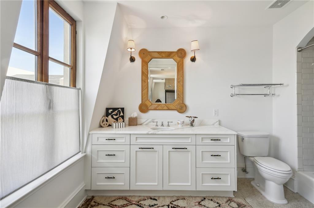 2288 Peachtree Road NW Unit 16