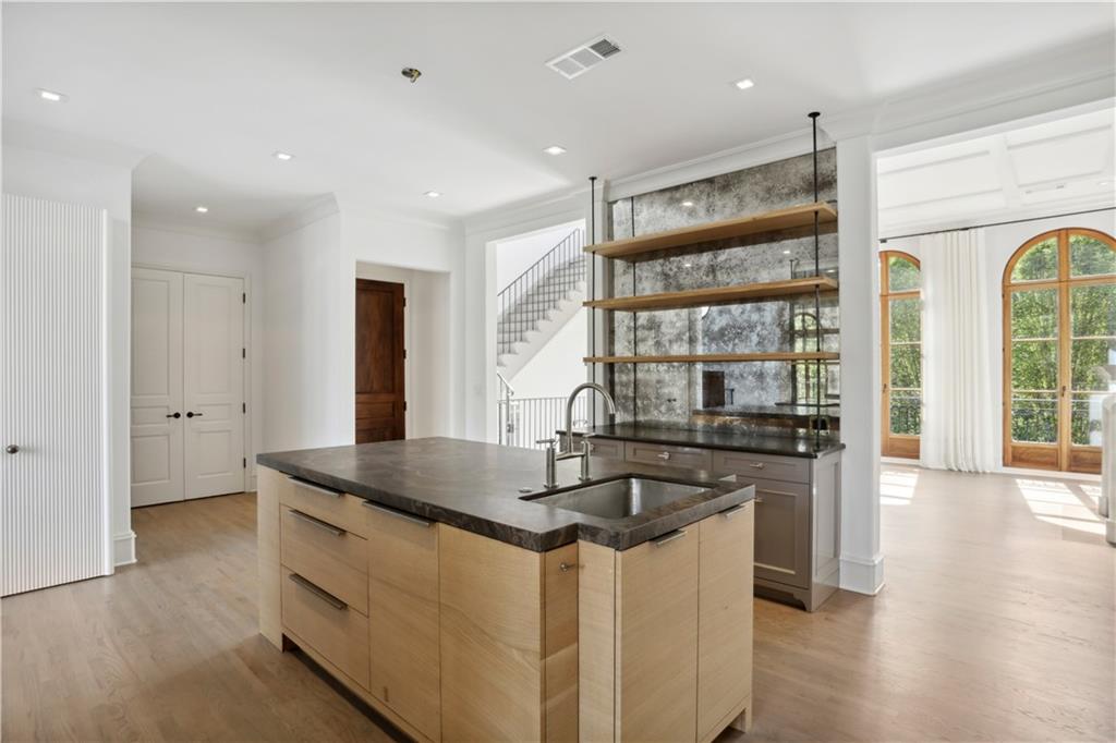 2288 Peachtree Road NW Unit 16