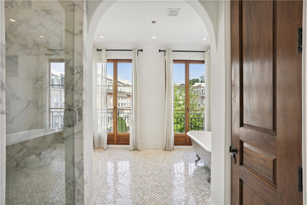 2288 Peachtree Road NW Unit 16