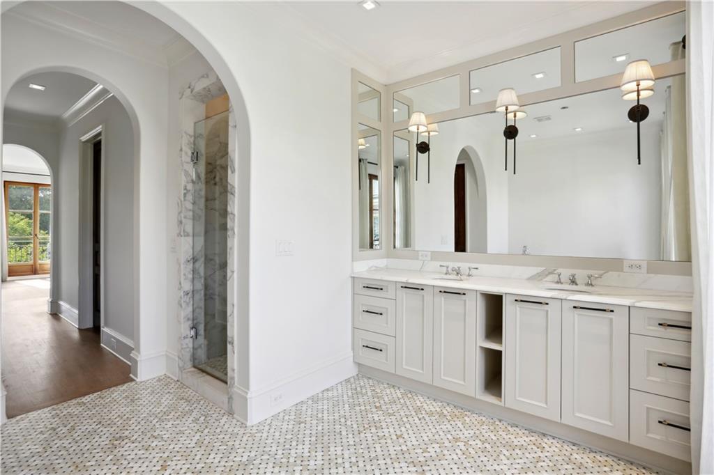 2288 Peachtree Road NW Unit 16