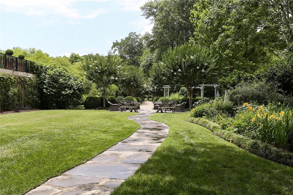 2288 Peachtree Road NW Unit 16