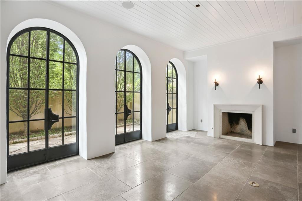 2288 Peachtree Road NW Unit 16