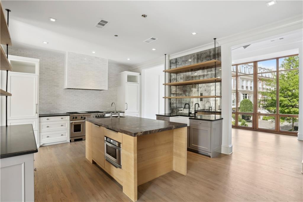 2288 Peachtree Road NW Unit 16