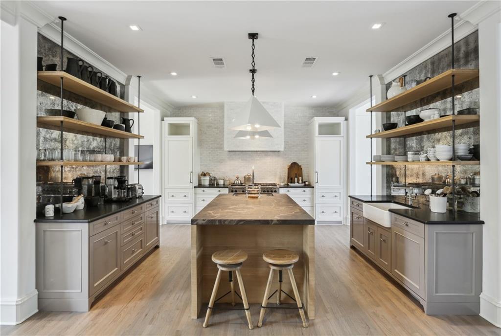 2288 Peachtree Road NW Unit 16