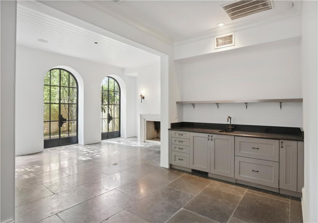 2288 Peachtree Road NW Unit 16